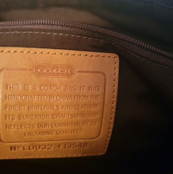 Coach authentic signature handbag - Picture 2 of 4